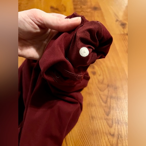 LULULEMON WUNDER UNDERS SIZE 4 WINE - Picture 3 of 3